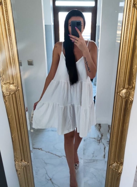 Biała trapezowa sukienka z falbanami