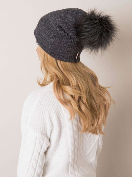 Szara czapka zimowa
